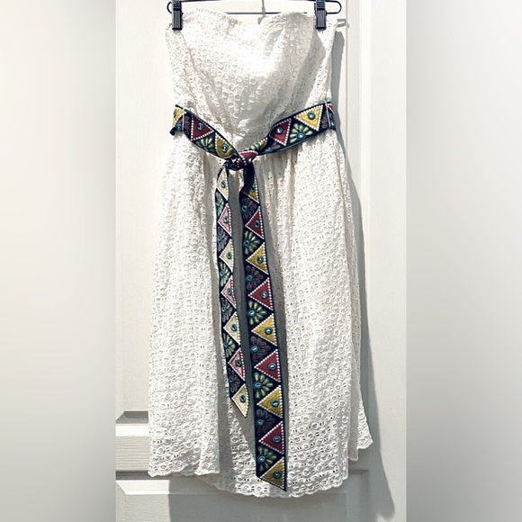 Anthropologie I HD IN Paris White Eyelet Strapless Dress w Optional Sash - Picture 3 of 7